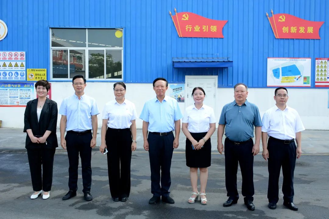 中國環(huán)境保護(hù)產(chǎn)業(yè)協(xié)會一行到車船公司參觀指導(dǎo)